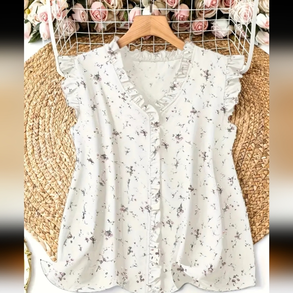 White Floral V-Neck Blouse - Chic Casual with Ruched Bust & Lettuce Trim EUC